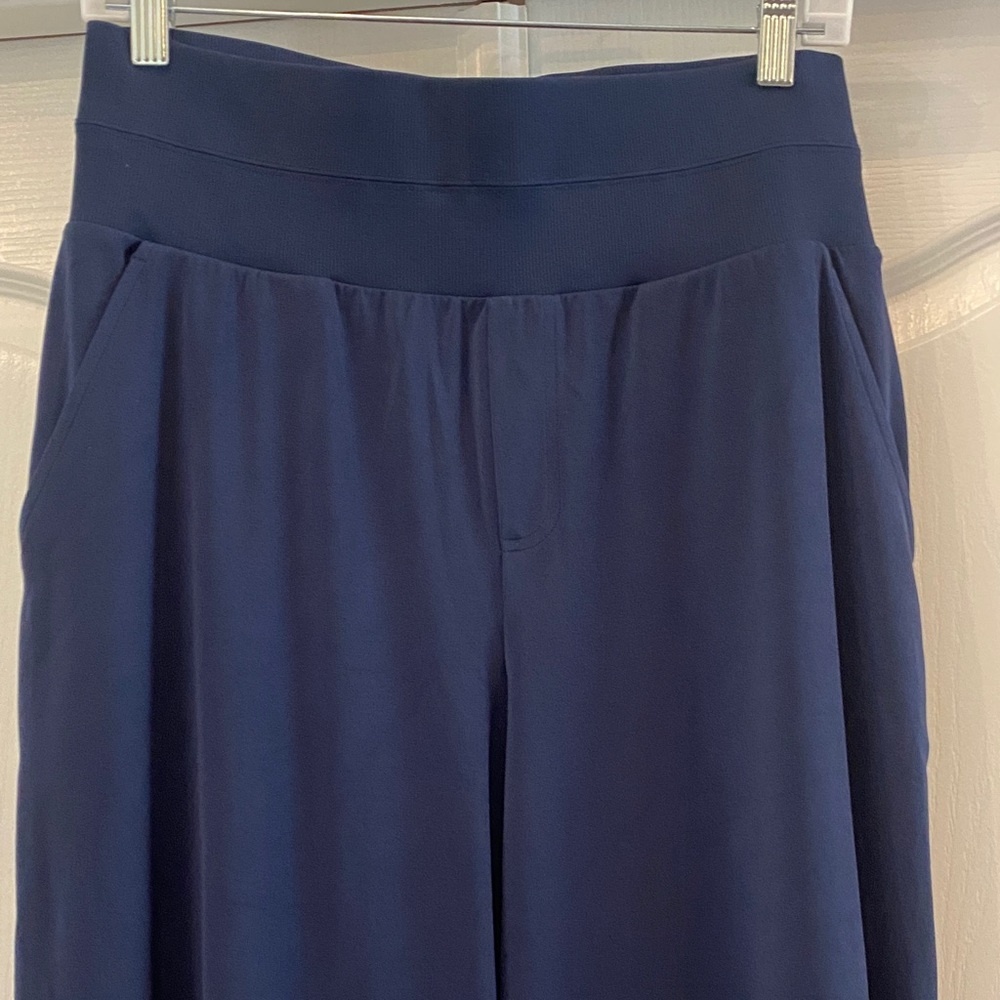 Lou & Grey Navy Wide-Leg Pull-On Athletic Pants. - Picture 2 of 7